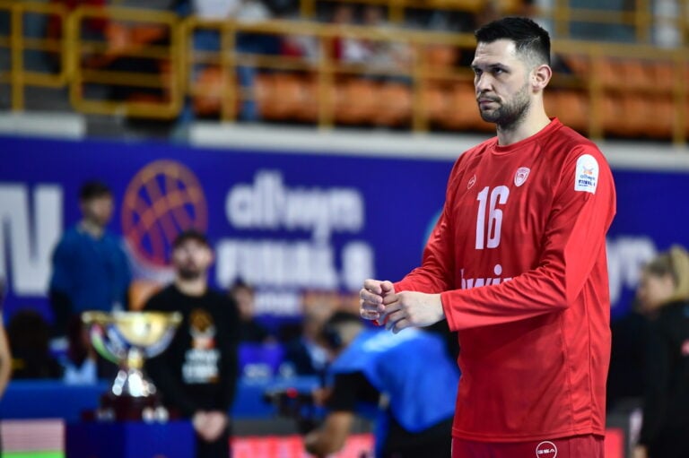 Ο φίλαθλος που συγκίνησε τον Κώστα Παπανικολάου: «Εύχομαι ο γιος μου να σου μοιάσει» [βίντεο]