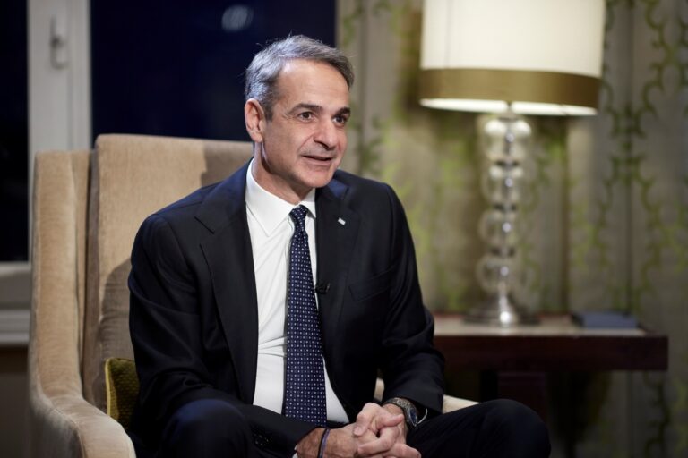 Συνάντηση Μητσοτάκη με τον Μάικλ Κράτσιος στο Νέο Δελχί – Συζητήσεις για δημιουργία AI giga factory στη Δ. Μακεδονία από τη ΔΕΗ