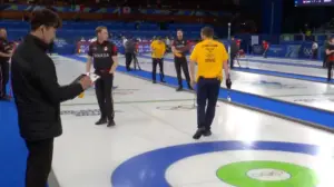 Θερμό επεισόδιο σε αγώνα κέρλινγκ: Αθλητής κατηγορήθηκε για παραβίαση κανονισμών - «Να πάτε να…»: