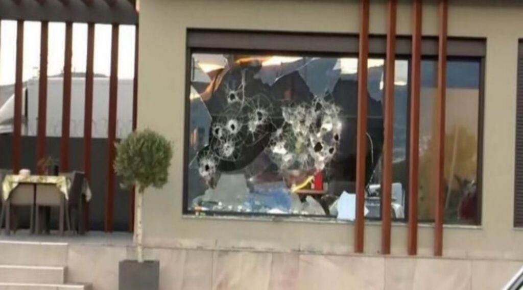 Συνελήφθη αρχηγικό μέλος του Ρουβίκωνα για την επίθεση σε επιχείρηση δίπλα στα γραφεία της «Βιολάντα