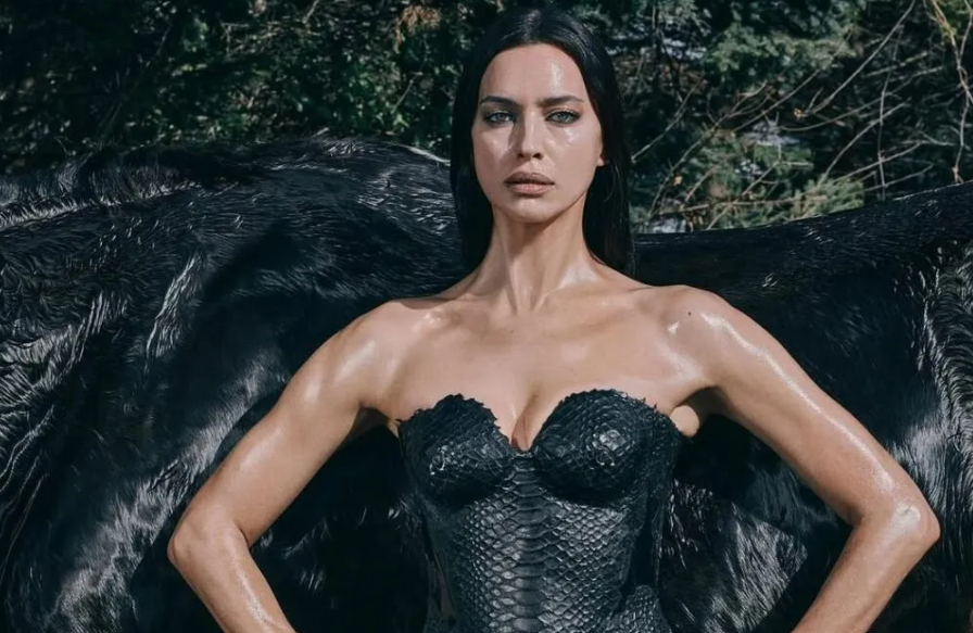 Η Ιρίνα Σαικ αναστατώνει το Instagram με την αποκαλυπτική της φωτογράφιση για το 2026