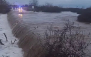 Τραγωδία στην Κομοτηνή: Νεκρός ο οδηγός που παρασύρθηκε από χείμαρρο στην περιοχή Ήφαιστος [Βίντεο]