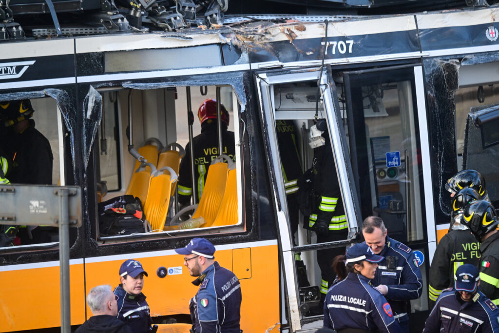 Εκτροχιάστηκε τραμ στο Μιλάνο – Ένας νεκρός, δεκάδες τραυματίες