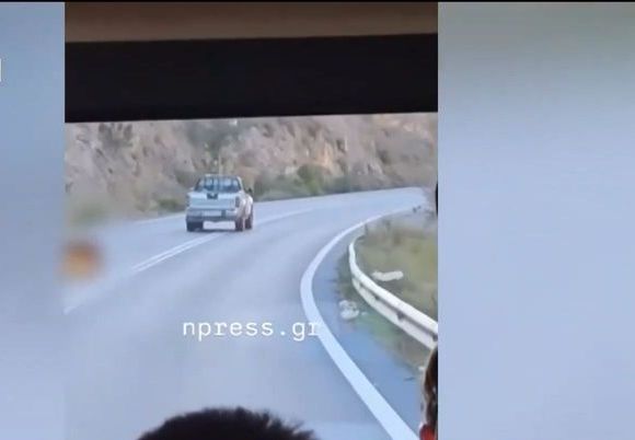 Τρίπολη: Βίντεο τη στιγμή που οδηγός κάνει ζικ ζακ με το όχημά του στην Εθνική και μπαίνει στο αντίθετο ρεύμα