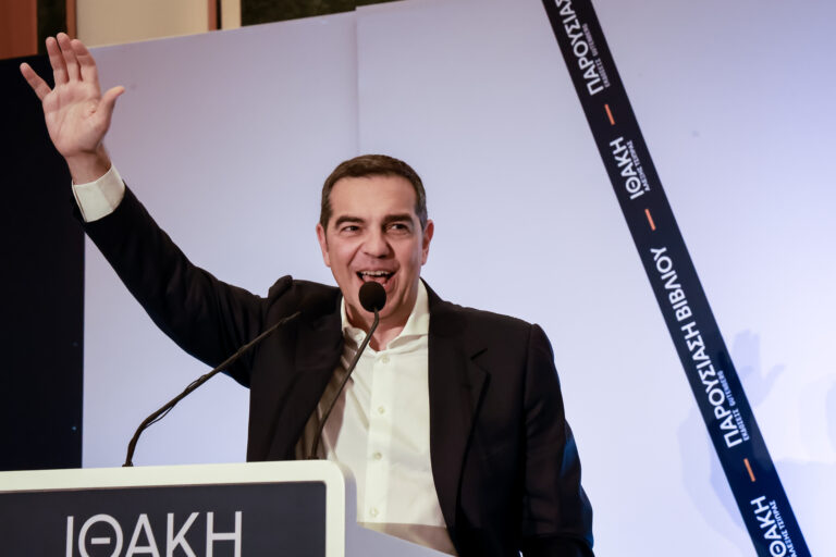 Κολλημένος στο 2015 ο Τσίπρας