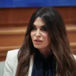 Κίμπερλι Γκίλφοϊλ: «Θερμοπαρακάλεσε» τον Τραμπ να έρθει στην Ελλάδα – Τι αναφέρουν τα αμερικανικά Μέσα [βίντεο]