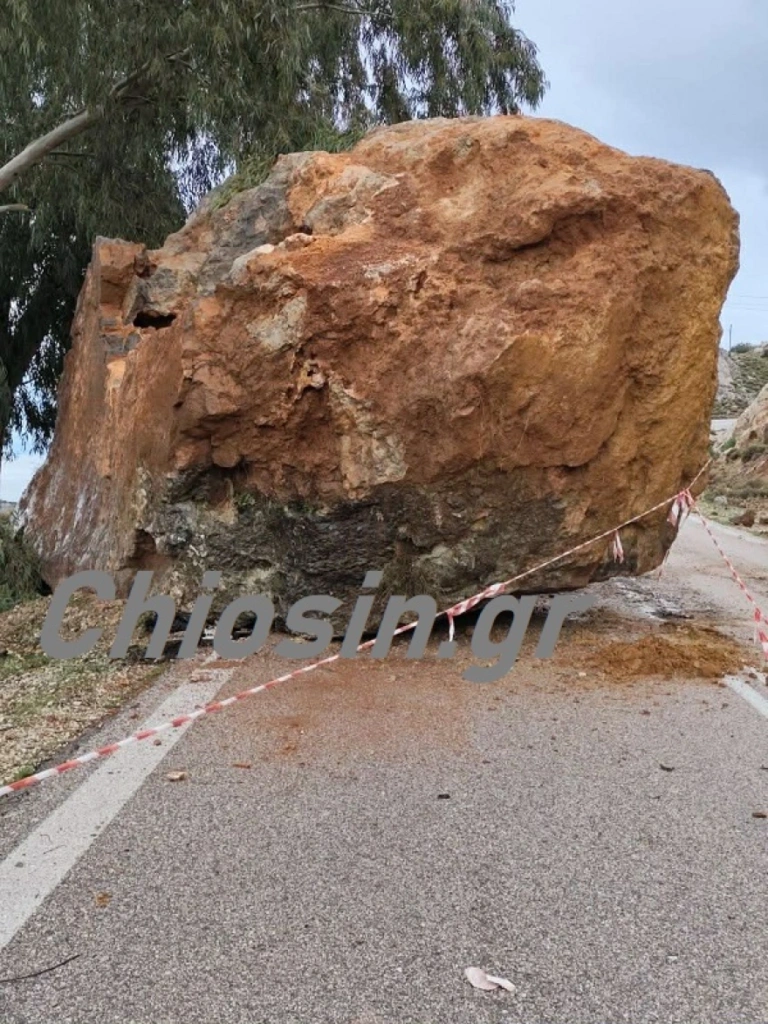 Χίος: Ξεκίνησαν οι εργασίες απομάκρυνσης του μεγάλου βράχου από την εθνική οδό Χίου–Καρδαμύλων