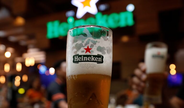 Η Heineken θα περικόψει έως και 6.000 θέσεις εργασίας λόγω μειωμένης ζήτησης μπύρας