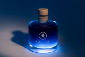 Το ελληνικό… μπλε (!) μέλι που κατακτά τον κόσμο [εικόνες και βίντεο]