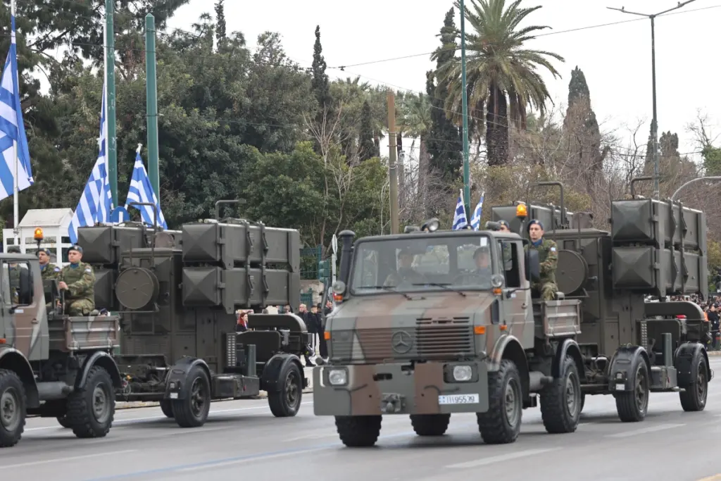 Αυτά είναι τα νέα οπλικά συστήματα που παρουσιάστηκαν στην παρέλαση της Αθήνας: Πώς ενισχύουν την απ