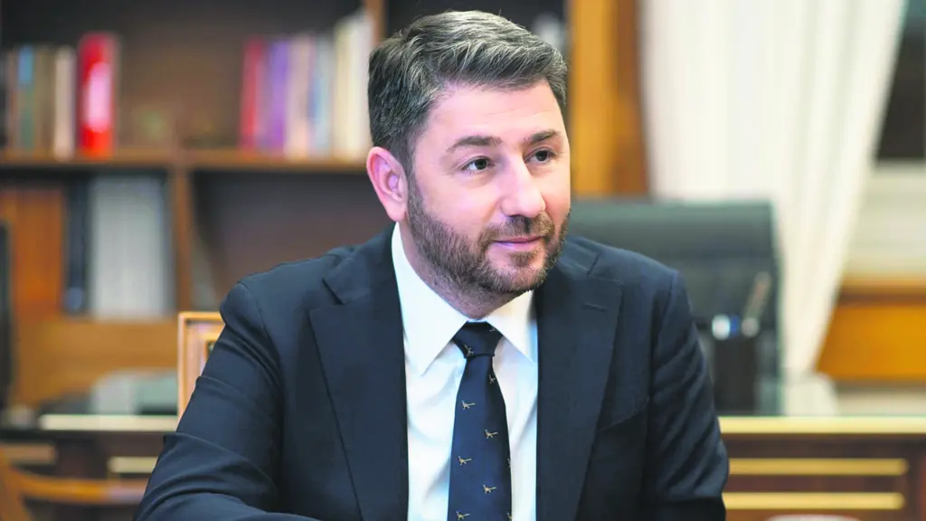 ΓΙΑΤΙ ΧΑΙΡΕΤΑΙ ΚΑΙ ΧΑΜΟΓΕΛΑ το ΠΑΣΟΚ, πατέρα;