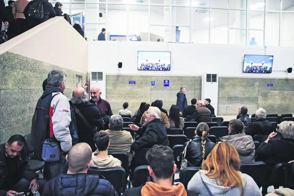Η Δικαιοσύνη με το… τετραγωνικό και το μπάχαλο