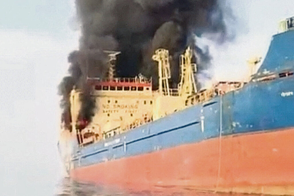 Συναγερμός για 50 πλοία ελληνικών συμφερόντων – Το συγκλονιστικό μήνυμα του Ελληνα ναυτικού