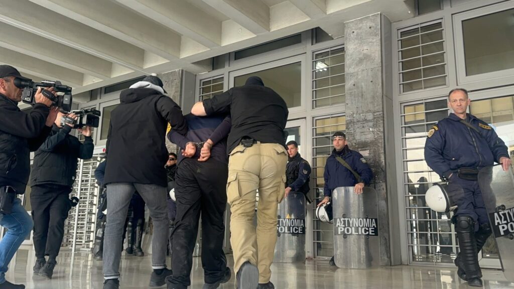 Καλαμαριά: Σοκαριστικές λεπτομέρειες από την ιατροδικαστική εξέταση για το φονικό – Στον εισαγγελέα ο 23χρονος δράστης