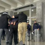 Καλαμαριά: Σοκαριστικές λεπτομέρειες από την ιατροδικαστική εξέταση για το φονικό – Στον εισαγγελέα ο 23χρονος δράστης