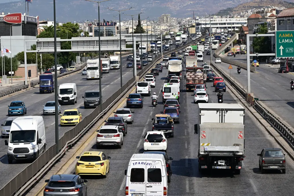 Κίνηση: Χάος στους δρόμους της Αθήνας – Σταματημένος ο Κηφισός – Καθυστερήσεις στην Αττι