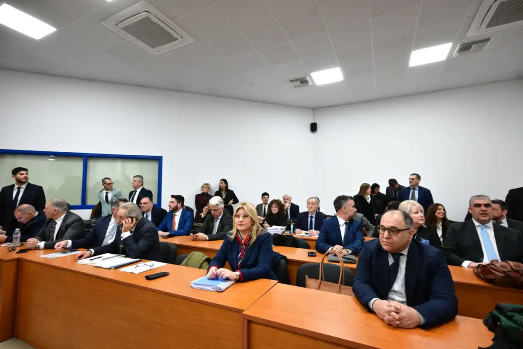 Δίκη για τα Τέμπη: Και άλλη διακοπή – Μεγάλη η ένταση στην αίθουσα με συγγενείς θυμάτων [συνεχ