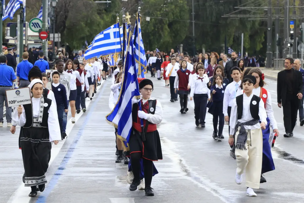 Το παιδί σας παρελαύνει την 28η Οκτωβρίου; – Τι πρέπει να έχουν μαζί τους οι γονείς