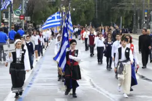 Το παιδί σας παρελαύνει την 28η Οκτωβρίου; – Τι πρέπει να έχουν μαζί τους οι γονείς
