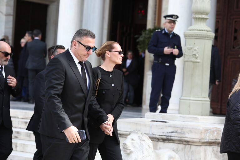 Μαρινέλλα: Σύσσωμος ο καλλιτεχνικός κόσμος στο τελευταίο αντίο