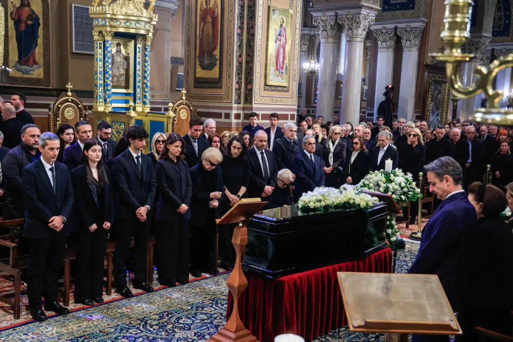 Κηδεία Μαρινέλλας: Συγκλόνισε ο επικήδειος του Γιώργου Νταλάρα – «Μαρινέλλα μου, είναι πολύ βα