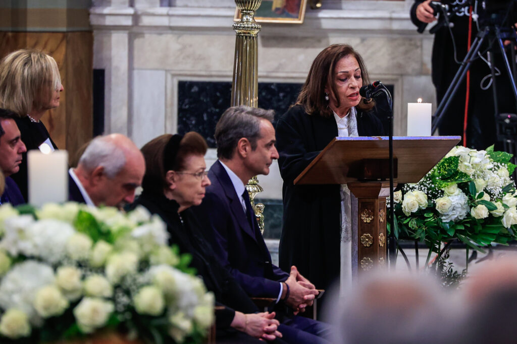 Κηδεία Μαρινέλλας: Οι σπαρακτικοί επικήδειοι της Χαρούλας Αλεξίου και του Γιώργου Νταλάρα