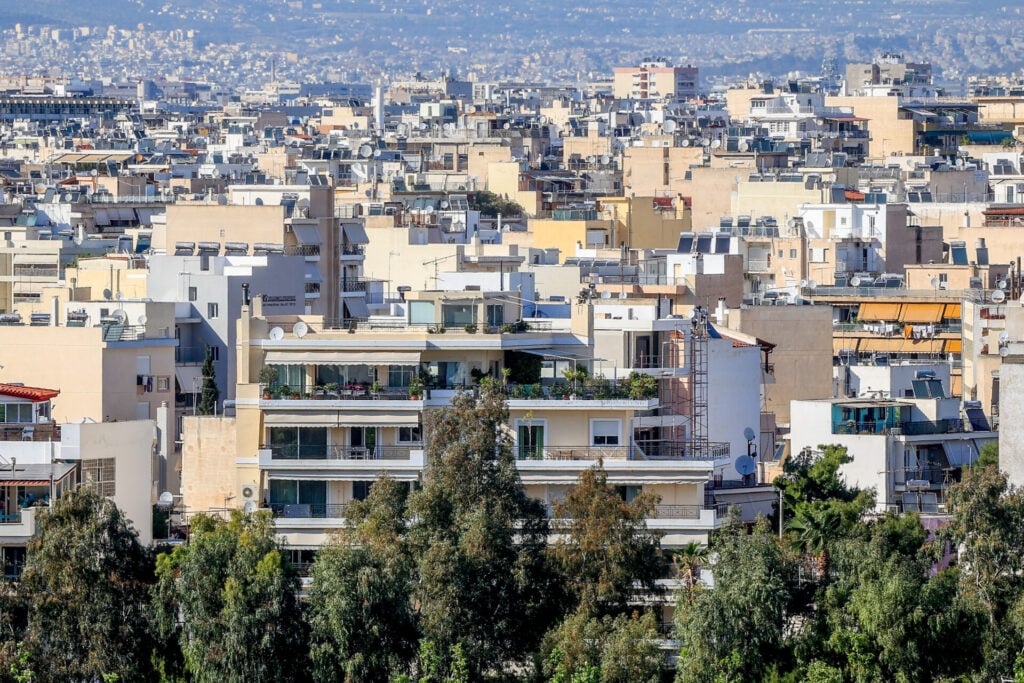 Ποιος πληρώνει ζημιές από μπαλκόνι που πέφτουν κάτω;