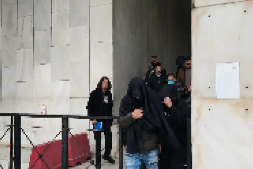 Απάτη εκατομμυρίων στον ΕΦΚΑ: Οι συνομιλίες που αποκαλύπτουν το οργανωμένο κύκλωμα των λογιστών