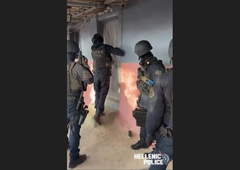 Μεγάλη αστυνομική επιχείρηση σε καταυλισμούς Ρομά σε Παιανία και Σπάτα: 16 συλλήψεις για ρευματοκλοπή – Αφαιρέθηκαν 230 μέτρα καλωδίων