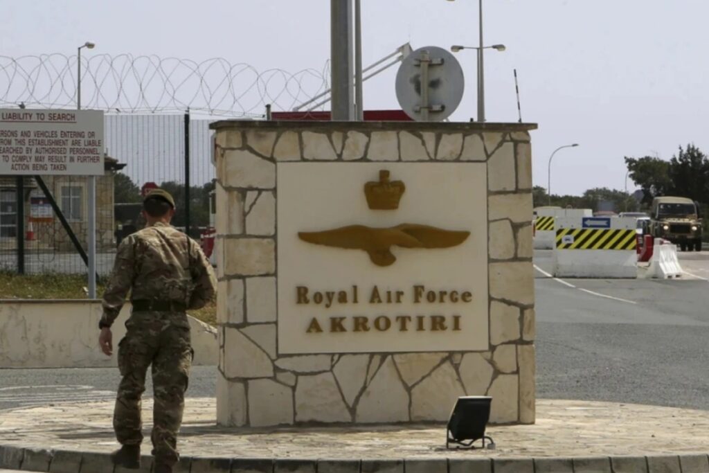 Κύπρος: Drone έπληξε τη βρετανική βάση στο Ακρωτήρι – «Περιορισμένες ζημιές» λέει η κυβέρνηση – Συστάσεις από τους Βρετανούς