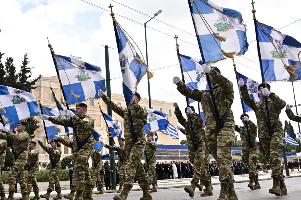 25η Μαρτίου: Μεγαλειώδης και επιβλητική η στρατιωτική παρέλαση στην Αθήνα: Εντυπωσίασαν τα νέα οπλικ