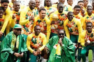 Συνεχίζει… απτόητη η Σενεγάλη: Παρουσίασε το AFCON στο Παρίσι παρότι της το αφαίρεσαν [βίντεο και φωτογραφίες]