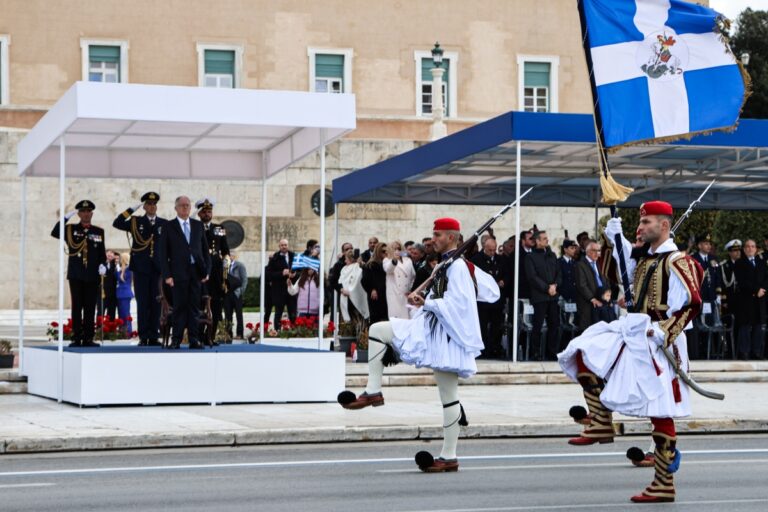 25η Μαρτίου: Συγκίνηση και υπερηφάνεια στην παρέλαση της Αθήνας – Όλα όσα έγιναν σε 150 δευτερόλεπτα [Βίντεο]