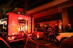 Γκύζη: Από έκρηξη η φωτιά σε διαμέρισμα - Φιάλη αερίου εκτοξεύτηκε και έφτασε σε διπλανό κτίριο