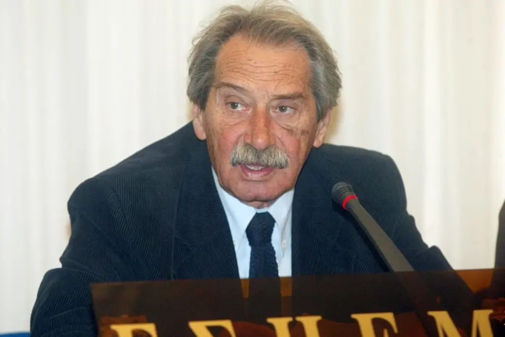 Θλίψη για την απώλεια του δημοσιογράφου Αντώνη Κούρτη