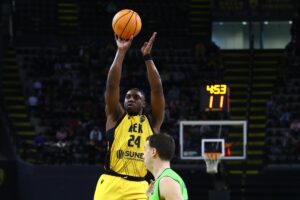 ΑΕΚ – Τόφας 96-88: Συνεχίζει αήττητη η Ένωση για την πρωτιά