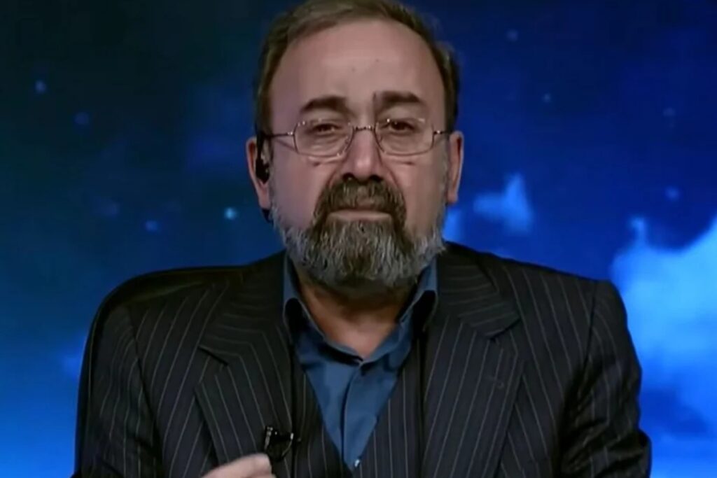 Ιράν: Η στιγμή που δημοσιογράφος ανακοινώνει τον θάνατο του Χαμενεΐ ξεσπώντας σε λυγμούς [Βίντεο]