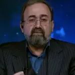 Ιράν: Η στιγμή που δημοσιογράφος ανακοινώνει τον θάνατο του Χαμενεΐ ξεσπώντας σε λυγμούς [Βίντεο]