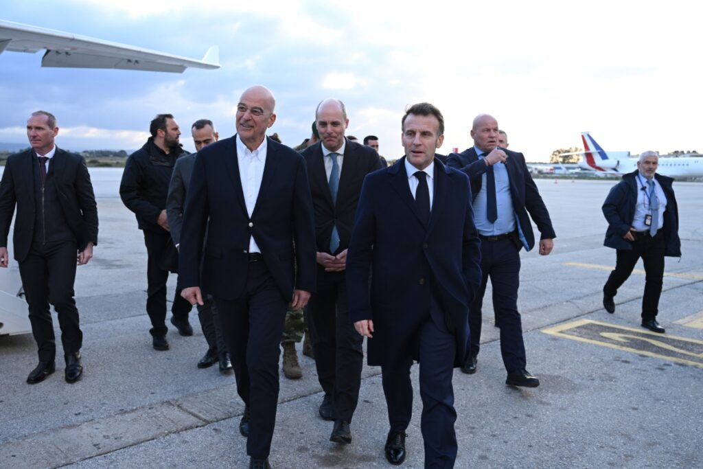 Μακρόν στο πλήρωμα του «Charles de Gaulle»: Προστασία για τους συμπατριώτες μας, τους συμμάχους μας και την Κύπρο