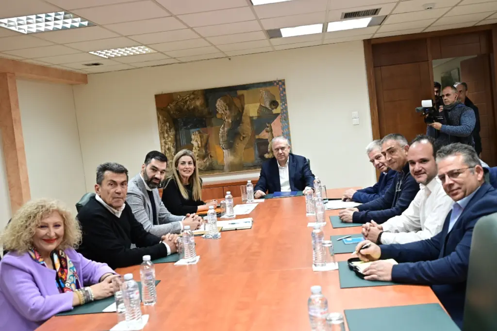 Συμφωνία στη συνάντηση Θεοδωρικάκου με βενζινοπώλες – «Φρενάρουν» οι κινητοποιήσεις