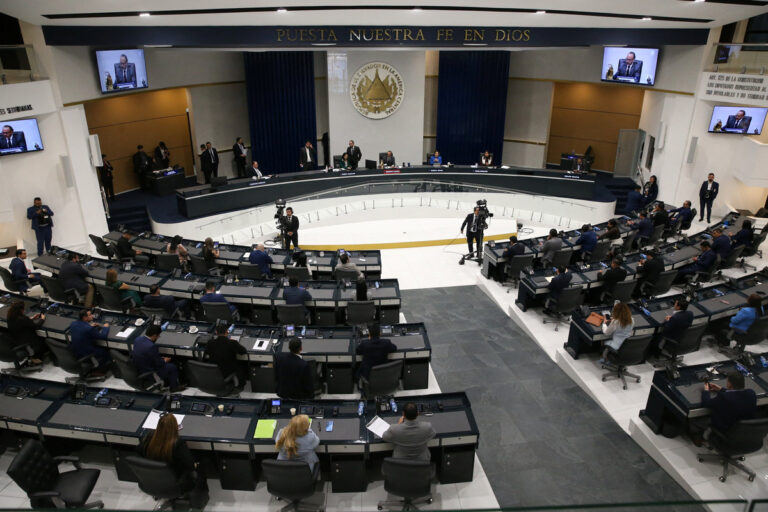 Ελ Σαλβαδόρ: Θεσπίζεται ποινή ισόβιας κάθειρξης για ανήλικους κακοποιούς
