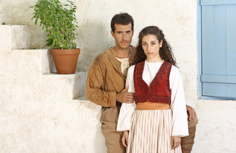 Κωνσταντίνος Ελματζίογλου & Αλεξάνδρα Κολαΐτη: Ποιοι είναι οι νέοι πρωταγωνιστές της ΕΡΤ;