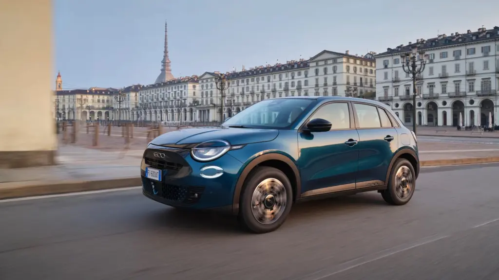 Fiat 600: Έρχεται η φθηνότερη έκδοση με κινητήρα βενζίνης 100 ίππων και χειροκίνητο κιβώτιο