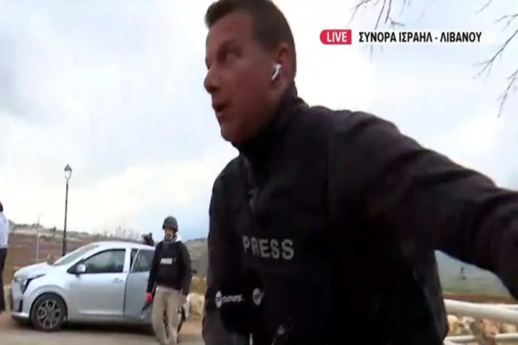 Σύνορα Ισραήλ – Λιβάνου: Η στιγμή που το συνεργείο της ΕΡΤ τρέχει να προστατευτεί από εκρήξεις [Βίντεο]