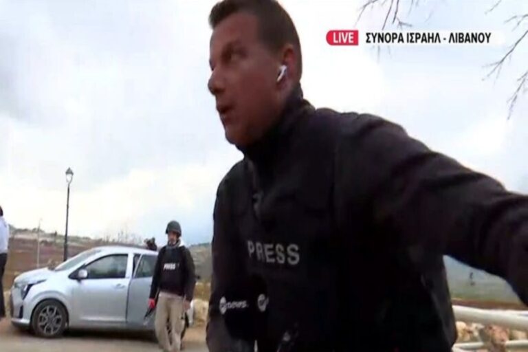 Σύνορα Ισραήλ – Λιβάνου: Η στιγμή που το συνεργείο της ΕΡΤ τρέχει να προστατευτεί από εκρήξεις [Βίντεο]