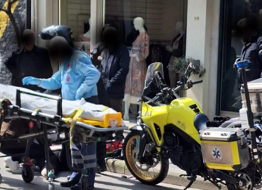 Αυτοκίνητο παρέσυρε γυναίκα στο κέντρο της Λάρισας [Εικόνες]
