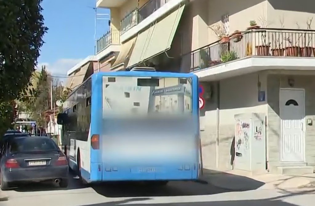 Λάρισα: 78χρονος έβγαλε ψαροντούφεκο σε οδηγό λεωφορείου – Πανικός μπροστά σε επιβάτες
