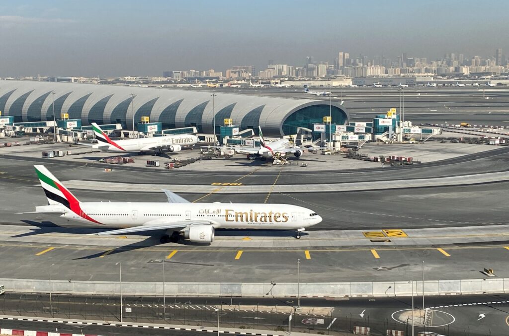 Emirates: Όλες οι προγραμματισμένες πτήσεις από και προς το Ντουμπάι παραμένουν σε αναστολή