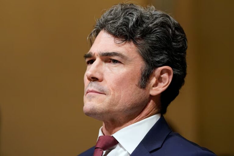 Το FBI ερευνά το πρώην στέλεχος της αντιτρομοκρατικής υπηρεσίας που παραιτήθηκε – Κατηγορείται ότι διέρρευσε απόρρητες πληροφορίες