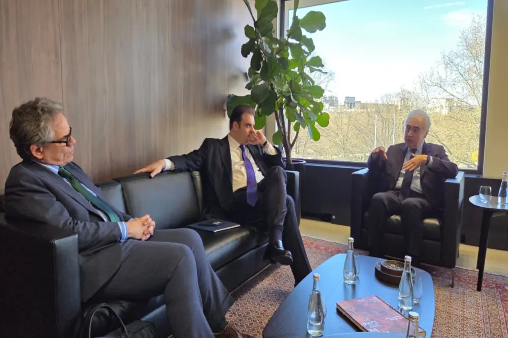 Συνάντηση Κυριάκου Πιερρακάκη με τον Fatih Birol στο Παρίσι για την ενεργειακή ασφάλεια και την κρίσ